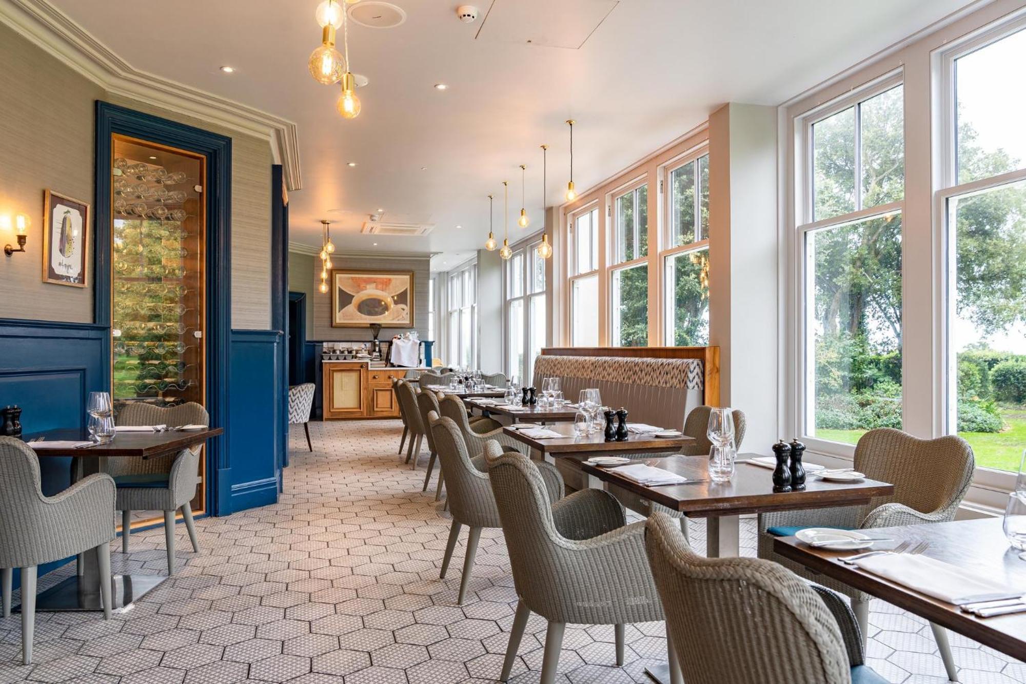 Voco The Clifton Folkestone By Ihg Hotell Exteriör bild